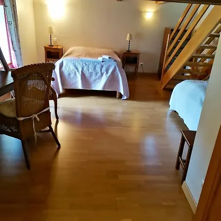 Maison Charmante Dans Le Village De Avec Jardin Tatil Evi