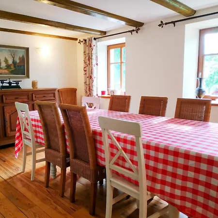 Maison Charmante Dans Le Village De Avec Jardin Ferienhaus