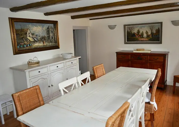 Maison Charmante Dans Le Village De Avec Jardin *