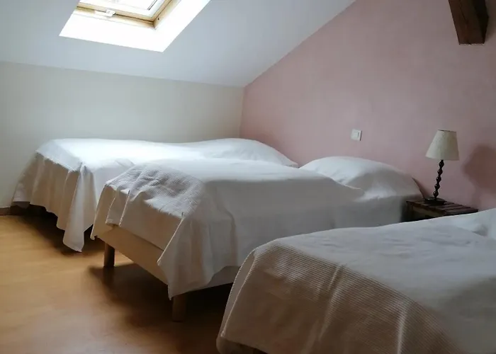 Maison Charmante Dans Le Village De Avec Jardin *